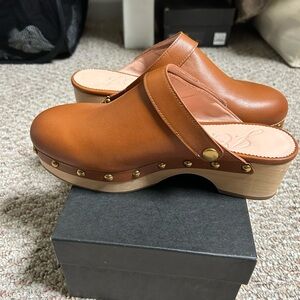 J.Crew Convertible Leather Clogs in Rich Oak – Women’s 6